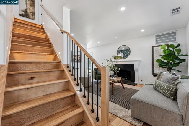 1378 Canterbury Dr, Concord, CA 94521