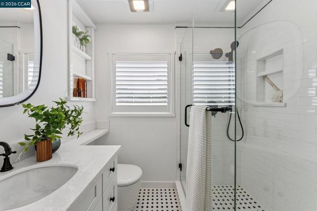 1378 Canterbury Dr, Concord, CA 94521