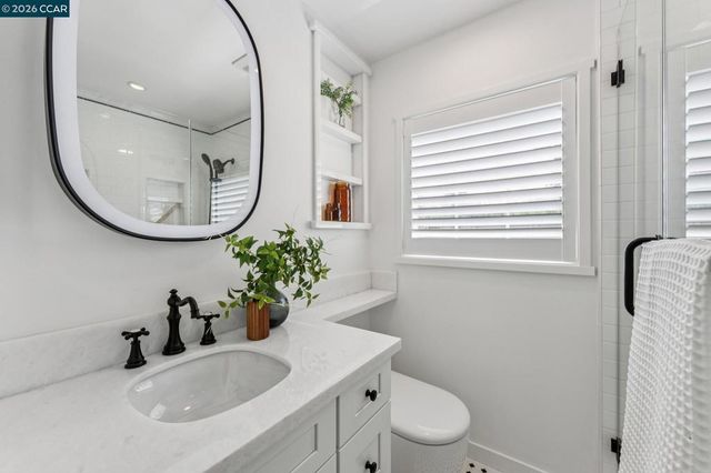 1378 Canterbury Dr, Concord, CA 94521