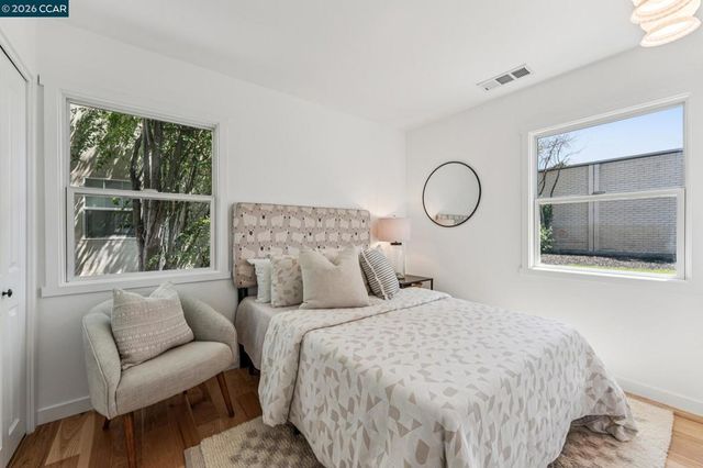 1378 Canterbury Dr, Concord, CA 94521