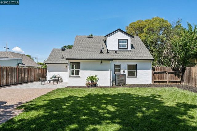 1378 Canterbury Dr, Concord, CA 94521