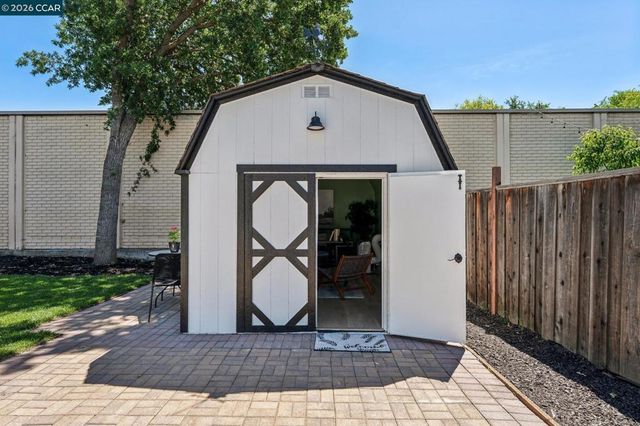 1378 Canterbury Dr, Concord, CA 94521