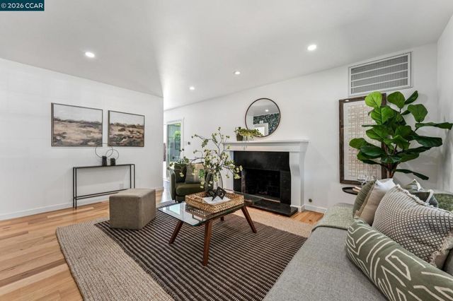 1378 Canterbury Dr, Concord, CA 94521