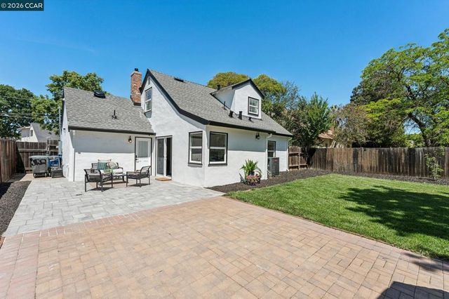 1378 Canterbury Dr, Concord, CA 94521