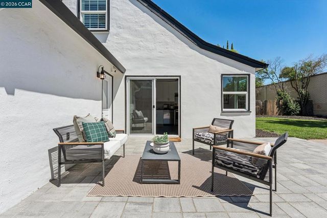 1378 Canterbury Dr, Concord, CA 94521