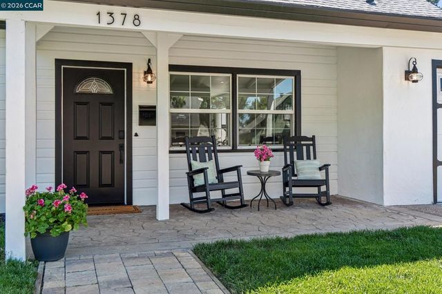 1378 Canterbury Dr, Concord, CA 94521