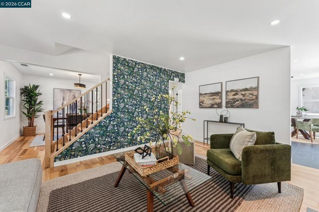 1378 Canterbury Dr, Concord, CA 94521