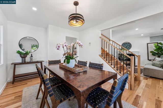 1378 Canterbury Dr, Concord, CA 94521