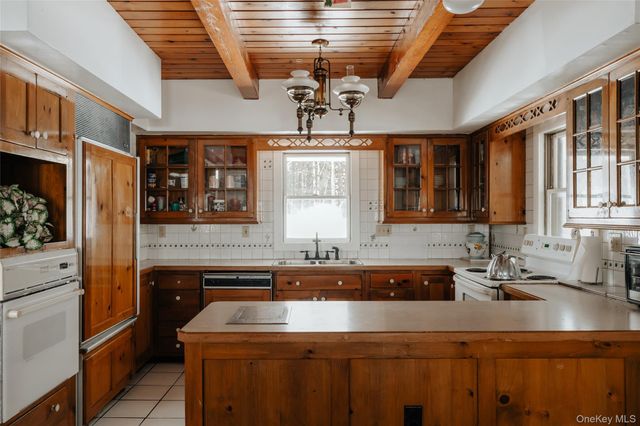 26 Beckys Hill Road, Hurleyville, NY 12747