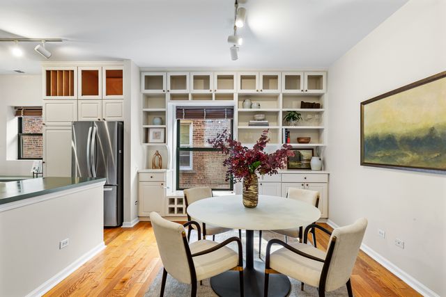 4715 N Beacon Street 2N, Chicago, IL 60640