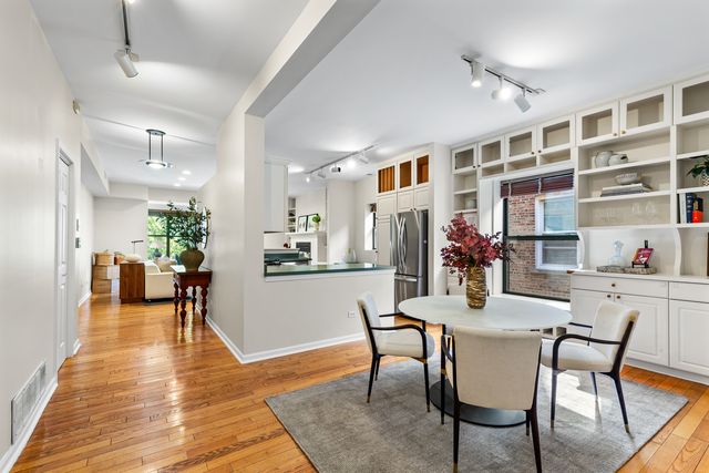 4715 N Beacon Street 2N, Chicago, IL 60640