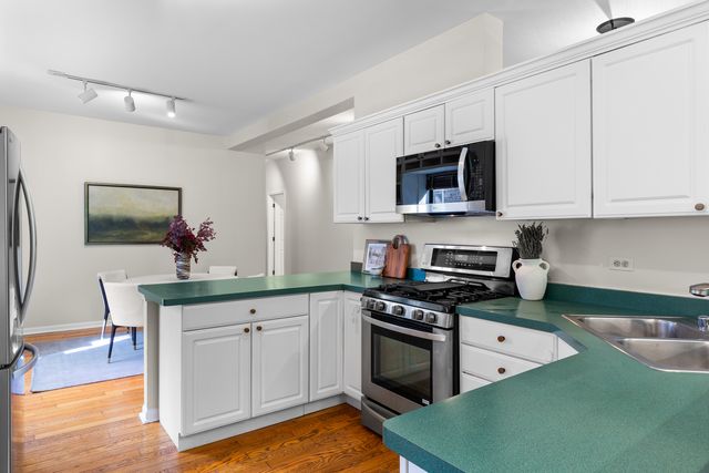 4715 N Beacon Street 2N, Chicago, IL 60640