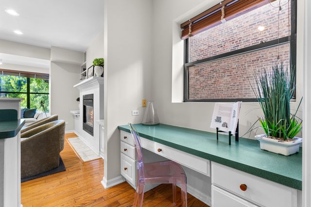 4715 N Beacon Street 2N, Chicago, IL 60640