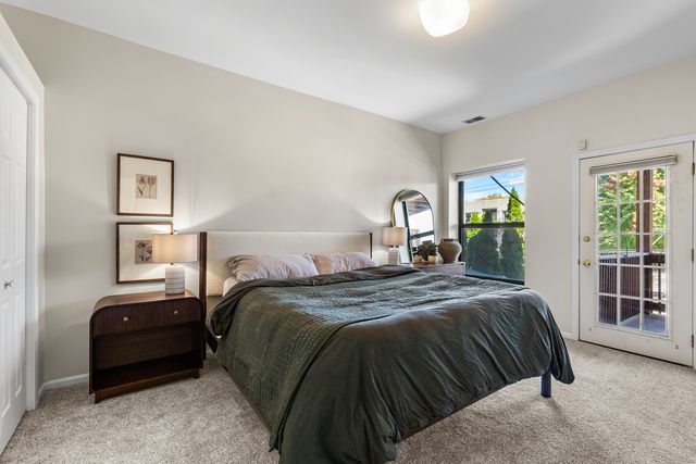 4715 N Beacon Street 2N, Chicago, IL 60640