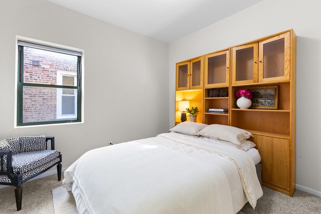4715 N Beacon Street 2N, Chicago, IL 60640