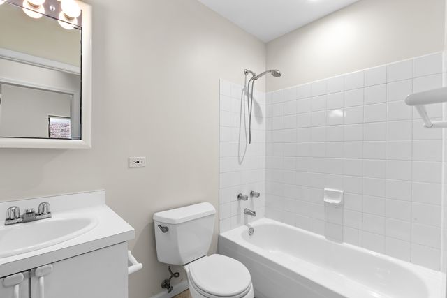 4715 N Beacon Street 2N, Chicago, IL 60640