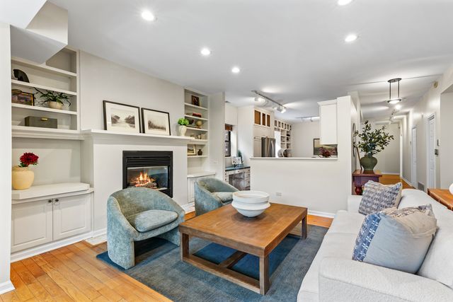 4715 N Beacon Street 2N, Chicago, IL 60640