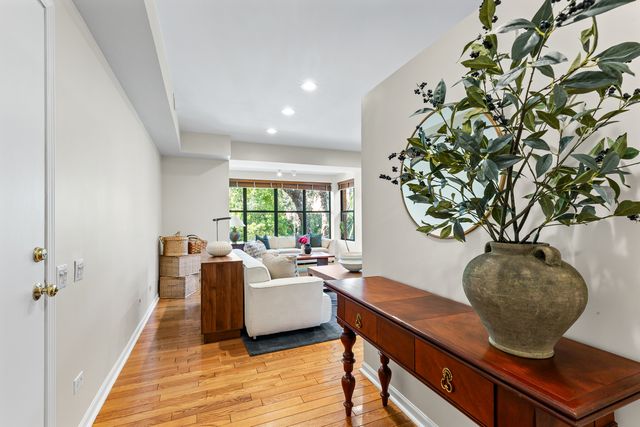 4715 N Beacon Street 2N, Chicago, IL 60640