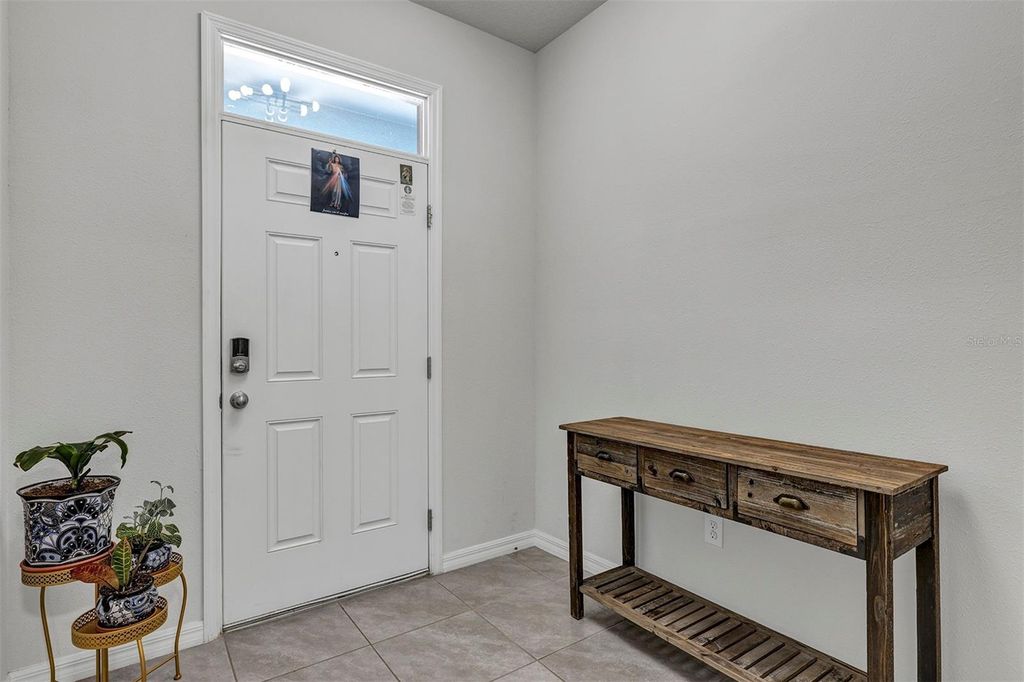 Image 2 of property listing at 4015 BLUE BANKS LANE, Bradenton, FL 34208