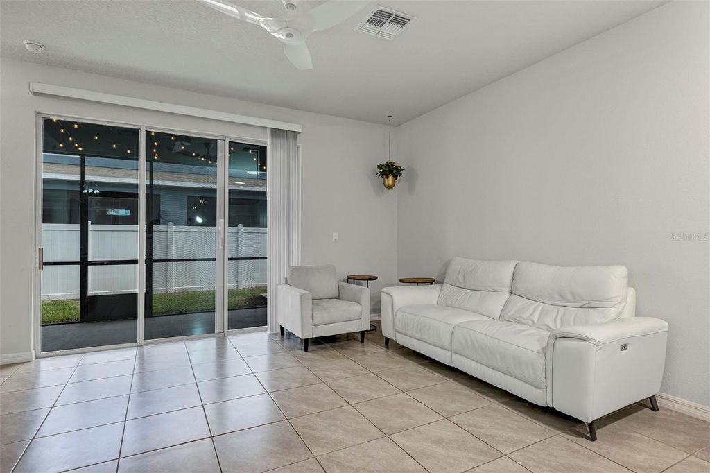 Image 12 of property listing at 4015 BLUE BANKS LANE, Bradenton, FL 34208