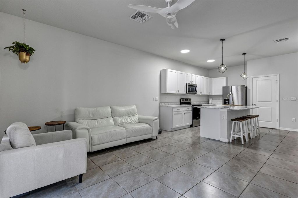 Image 13 of property listing at 4015 BLUE BANKS LANE, Bradenton, FL 34208