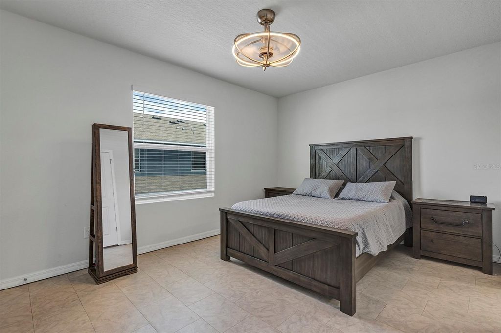 Image 14 of property listing at 4015 BLUE BANKS LANE, Bradenton, FL 34208