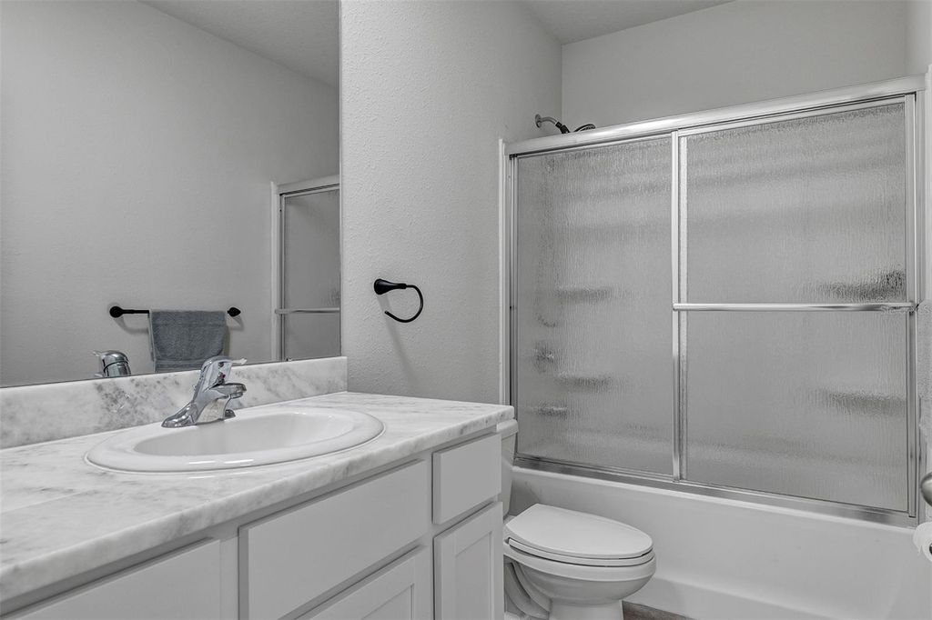 Image 17 of property listing at 4015 BLUE BANKS LANE, Bradenton, FL 34208