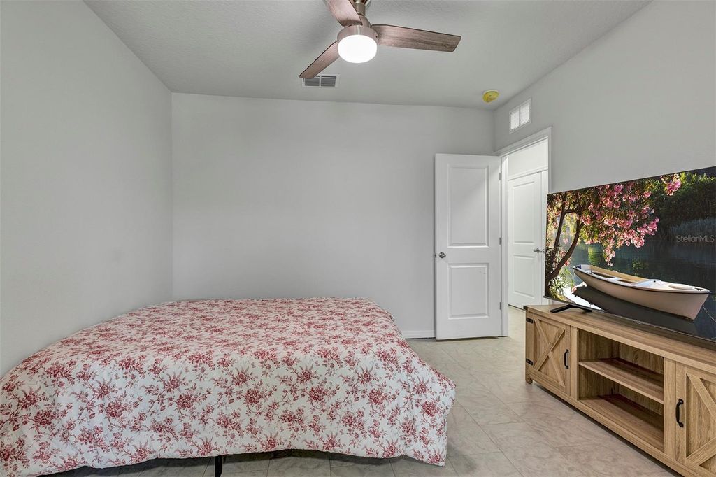 Image 19 of property listing at 4015 BLUE BANKS LANE, Bradenton, FL 34208