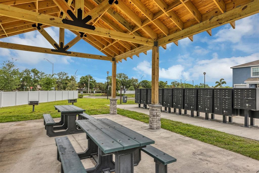 Image 32 of property listing at 4015 BLUE BANKS LANE, Bradenton, FL 34208