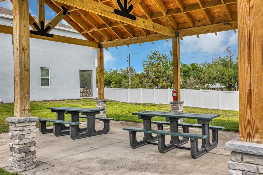 Image 33 of property listing at 4015 BLUE BANKS LANE, Bradenton, FL 34208