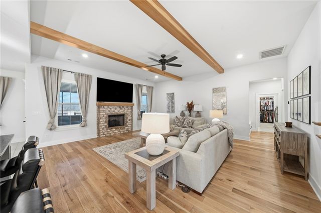 353 Waterfall Lane, Elm Springs, AR 72762