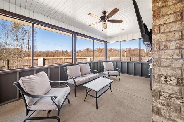 353 Waterfall Lane, Elm Springs, AR 72762