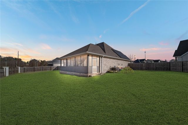 353 Waterfall Lane, Elm Springs, AR 72762