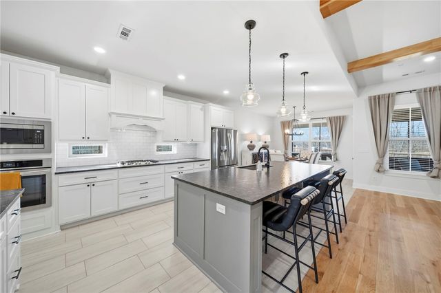 353 Waterfall Lane, Elm Springs, AR 72762