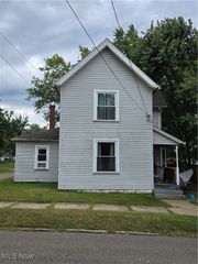 17 Maple Avenue SE, Massillon, OH 44646