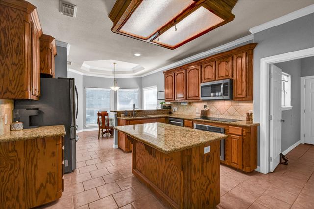105 Thyme Trail, Lake Jackson, TX 77566