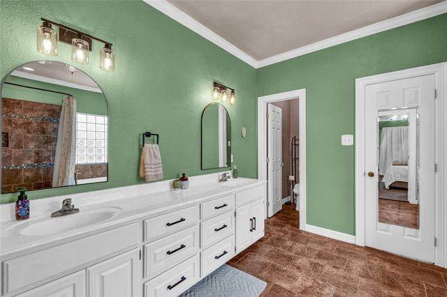 105 Thyme Trail, Lake Jackson, TX 77566