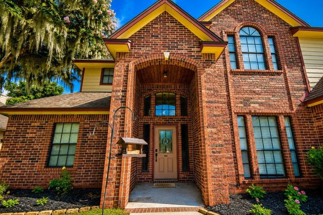 105 Thyme Trail, Lake Jackson, TX 77566