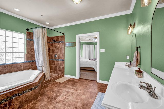 105 Thyme Trail, Lake Jackson, TX 77566