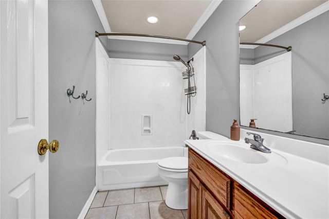 105 Thyme Trail, Lake Jackson, TX 77566