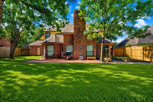 105 Thyme Trail, Lake Jackson, TX 77566