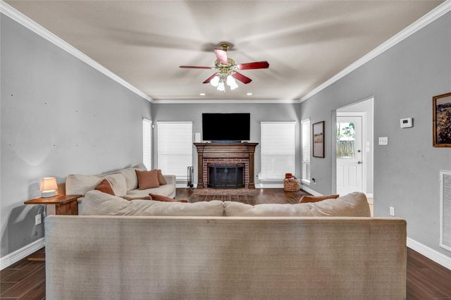 105 Thyme Trail, Lake Jackson, TX 77566