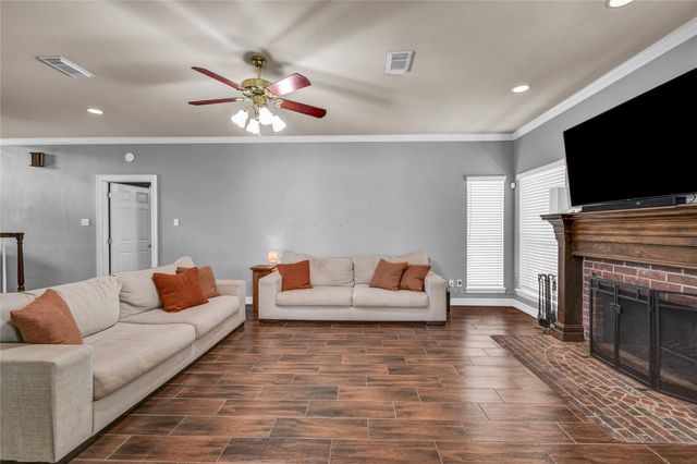 105 Thyme Trail, Lake Jackson, TX 77566