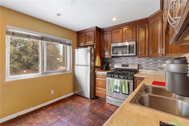 21901 Lassen Street 155, Chatsworth, CA 91311