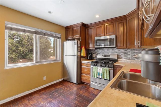 21901 Lassen Street 155, Chatsworth, CA 91311