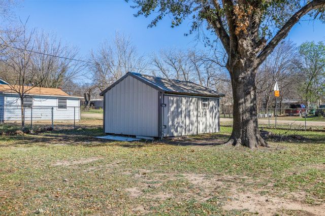 500 N Banks Street, Caldwell, TX 77836