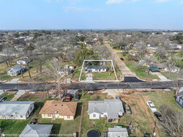 500 N Banks Street, Caldwell, TX 77836