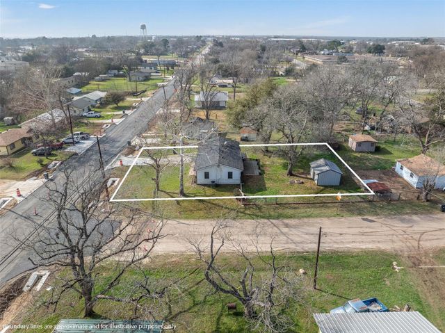 500 N Banks Street, Caldwell, TX 77836