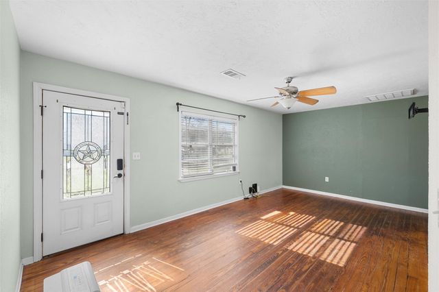 500 N Banks Street, Caldwell, TX 77836