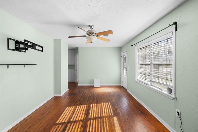 500 N Banks Street, Caldwell, TX 77836